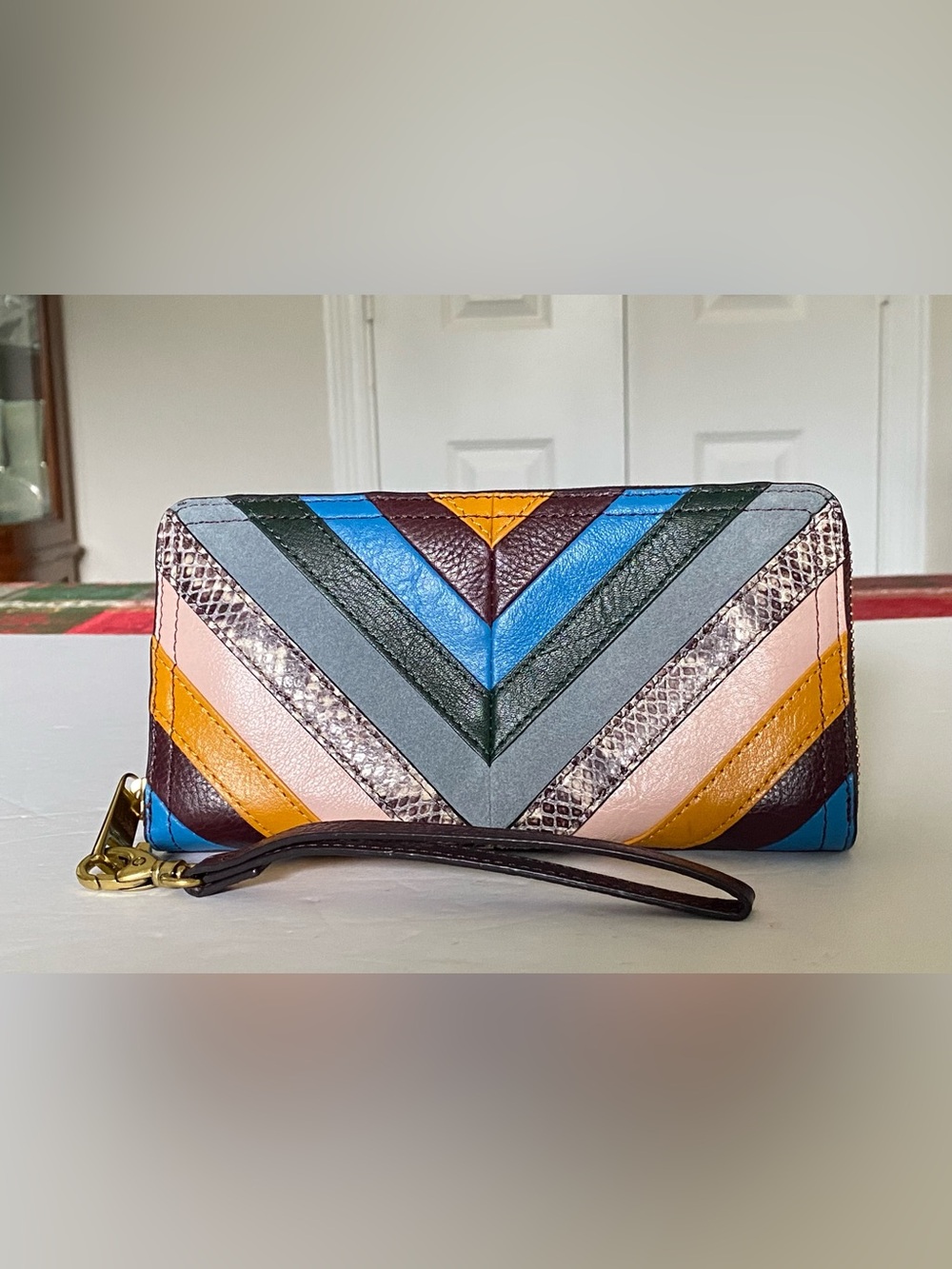 Fossil Women’s Multicolor Leather Chevron Wristlet Clutch Accordion Zip Wallet